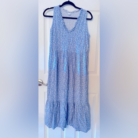 Old Navy Dresses & Skirts - Floral Blue & White Sleeveless Midi length Dress Small